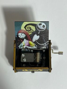 Nightmare Before Christmas NBC Jack Sally Hand Crank Wooden Music Box Musical